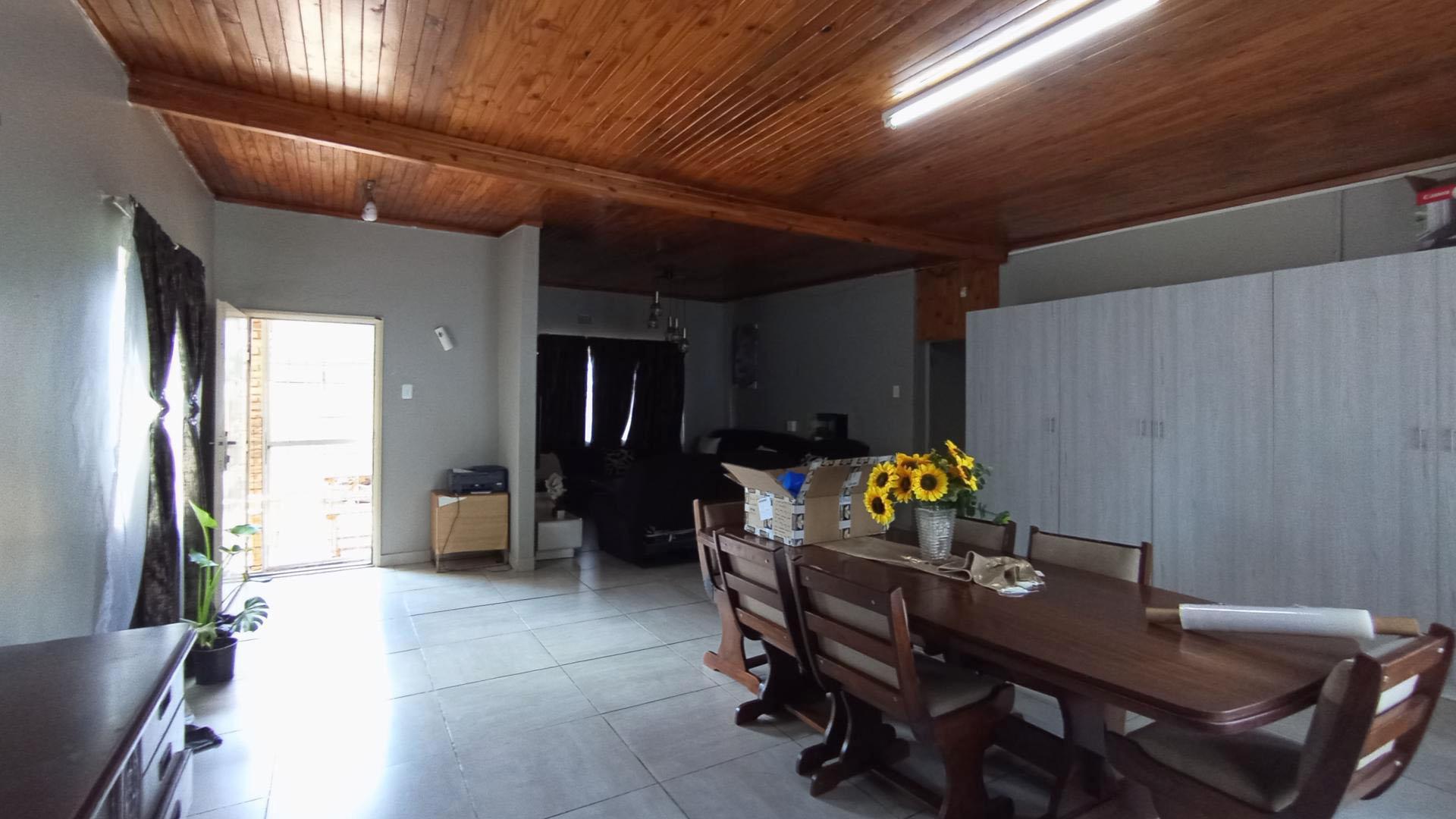 Dining Room - 32 square meters of property in Pretoria North