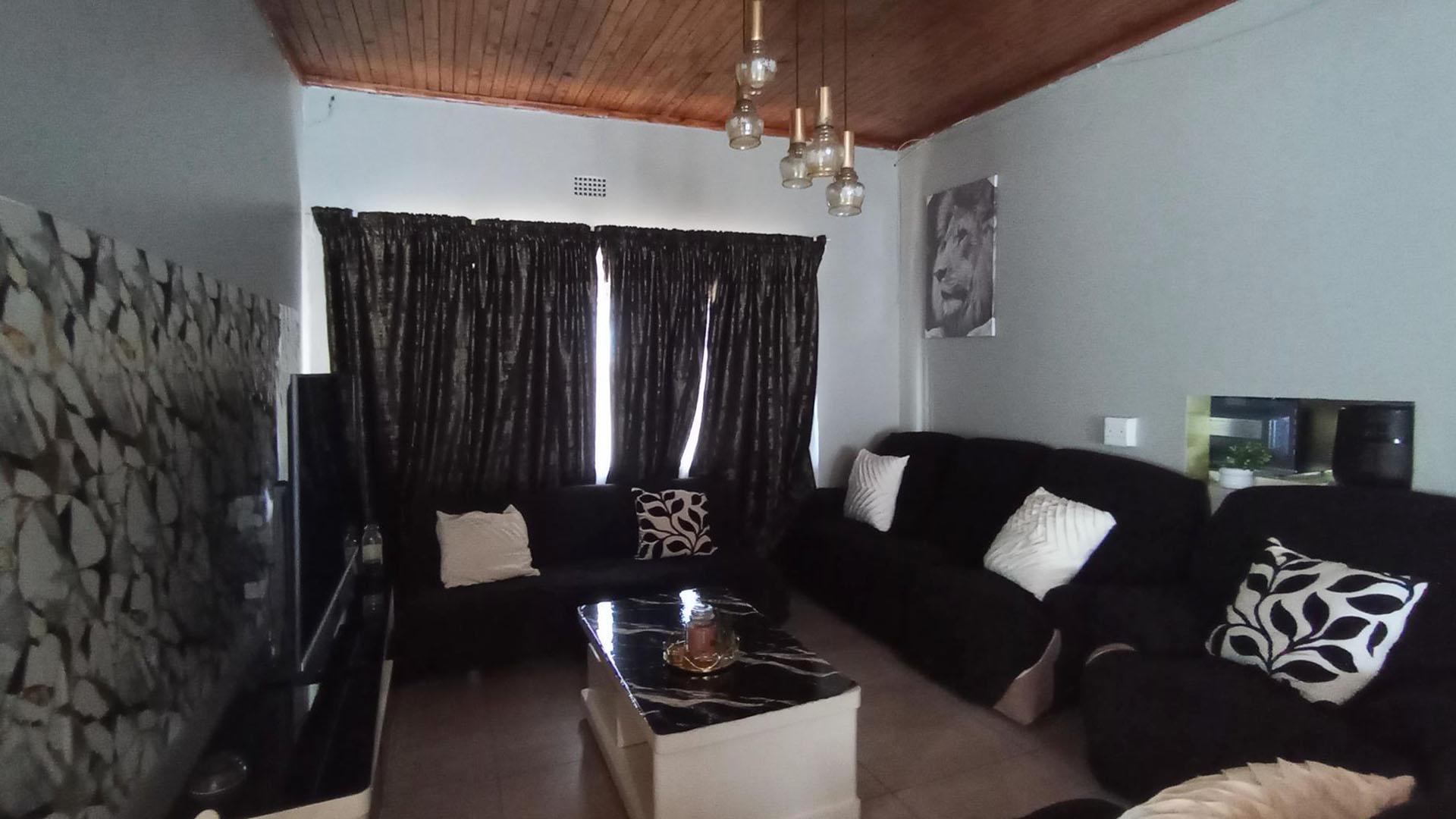 Lounges - 61 square meters of property in Pretoria North