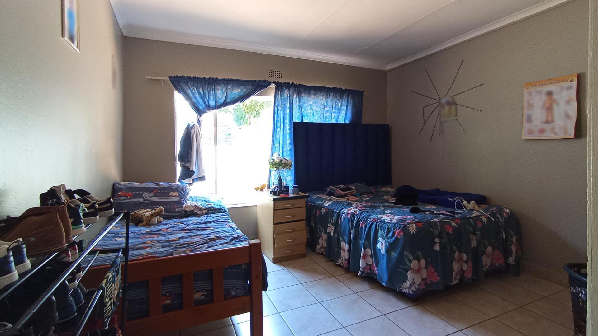 Bed Room 2 - 20 square meters of property in Pretoria North