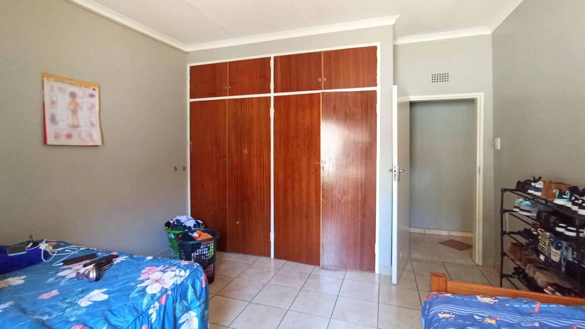 Bed Room 2 - 20 square meters of property in Pretoria North