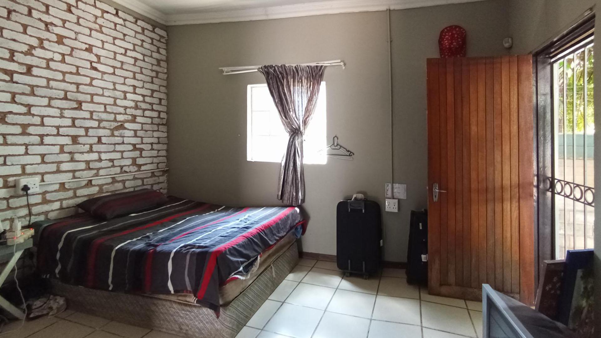 Bathroom 3+ - 4 square meters of property in Pretoria North
