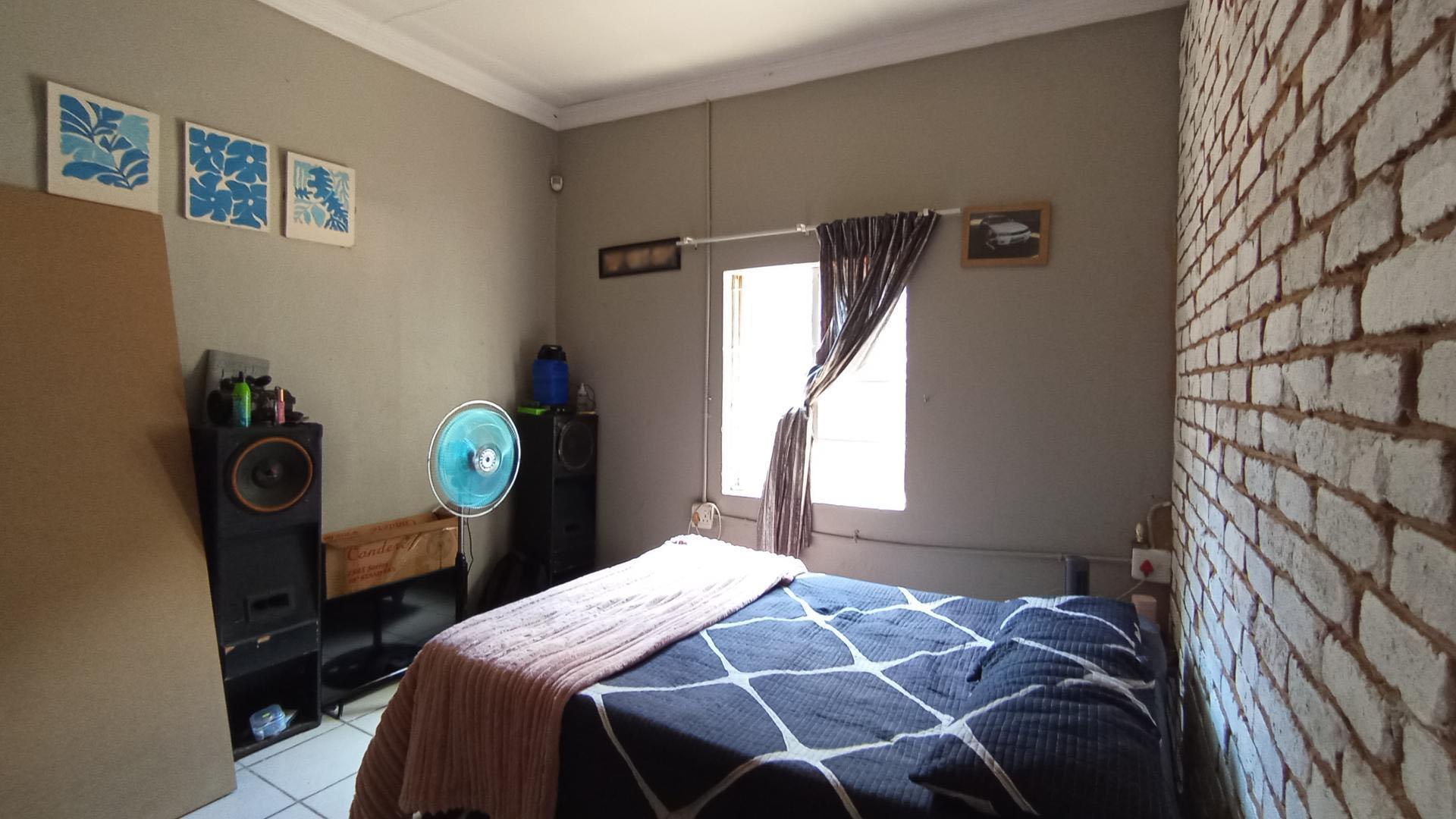 Bed Room 4 - 17 square meters of property in Pretoria North
