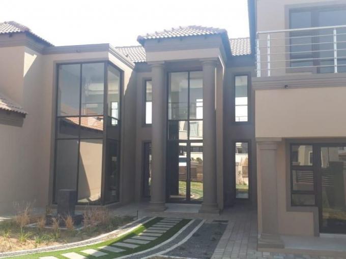 5 Bedroom House to Rent in Blue Valley Golf Estate - Property to rent - MR469470