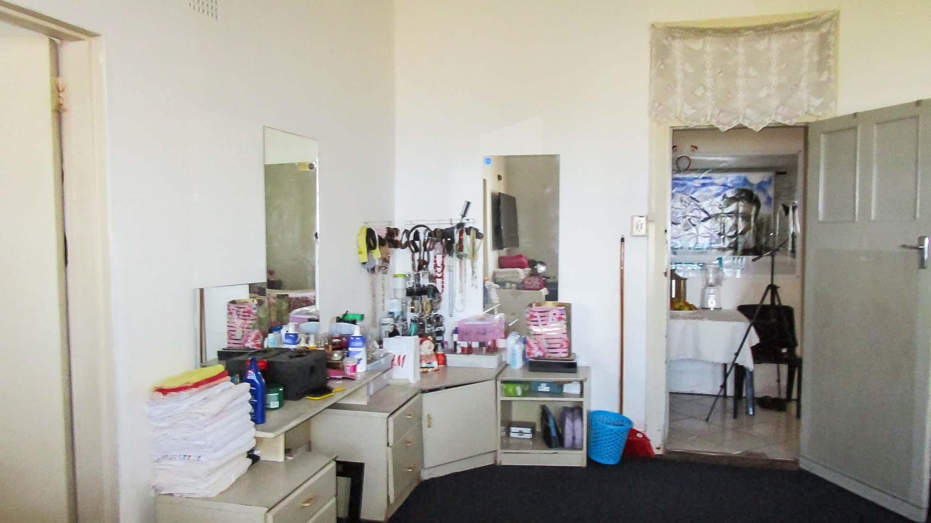 Main Bedroom - 27 square meters of property in Ifafa Beach