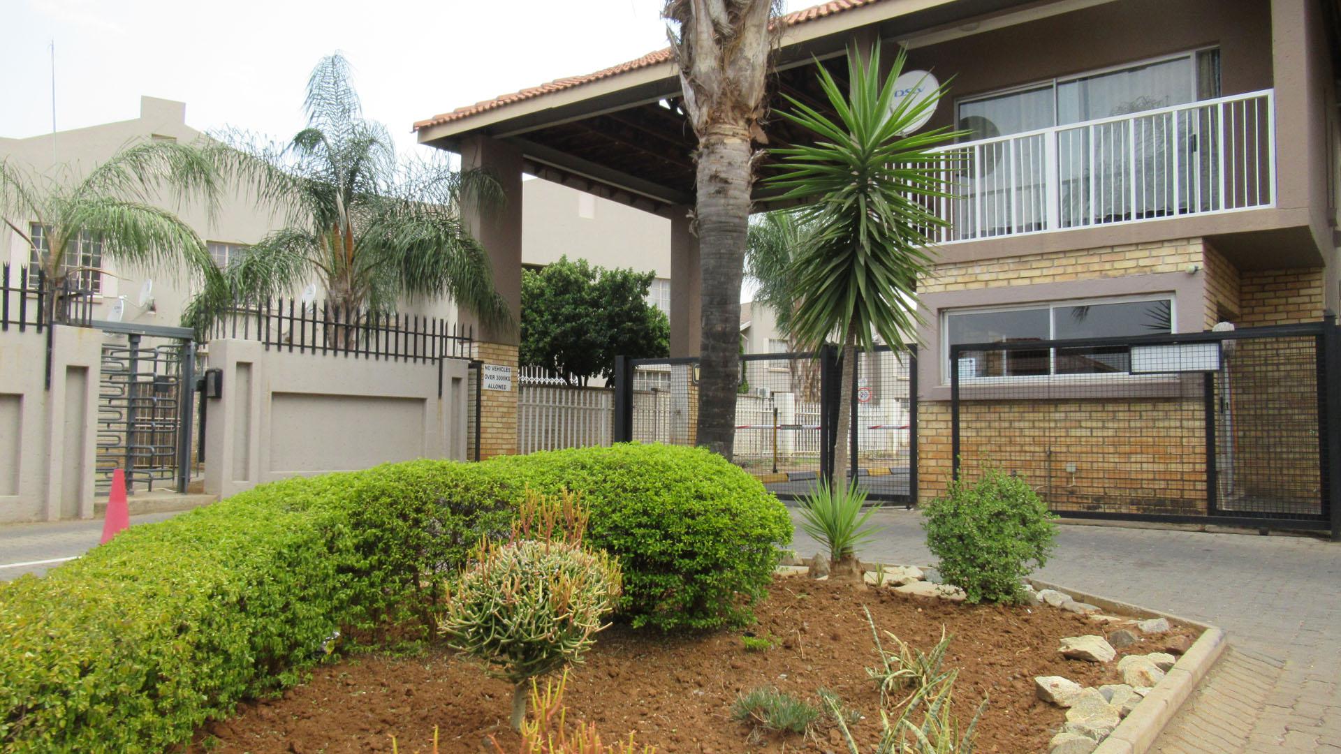 Front View of property in Waterval East