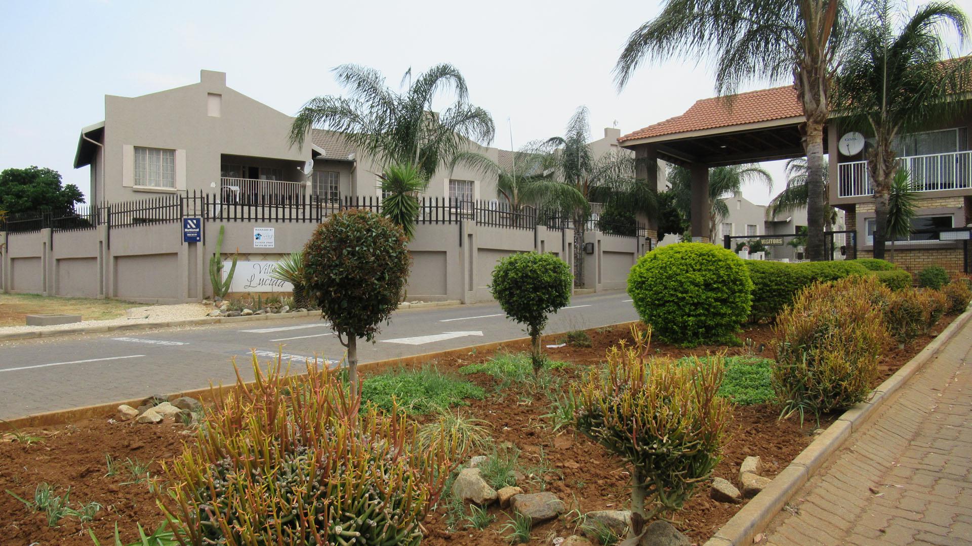 Front View of property in Waterval East