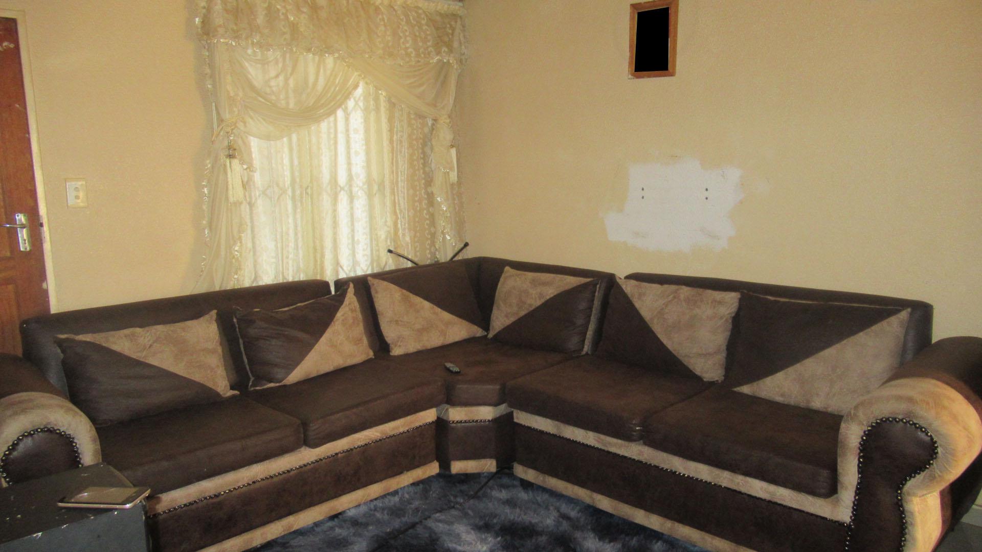 Lounges - 15 square meters of property in Stretford