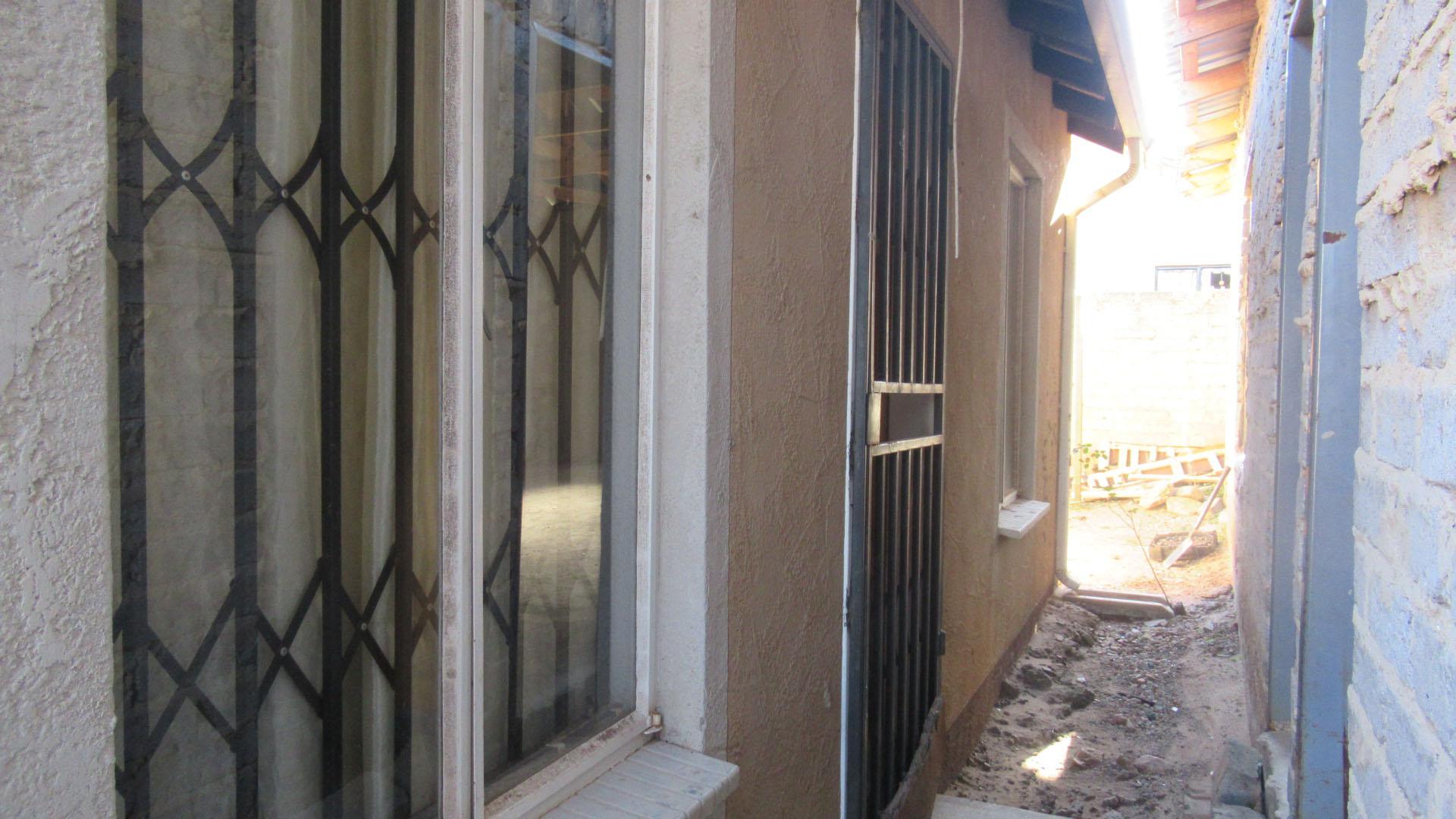 2 Bedroom House for Sale For Sale in Stretford Private Sal