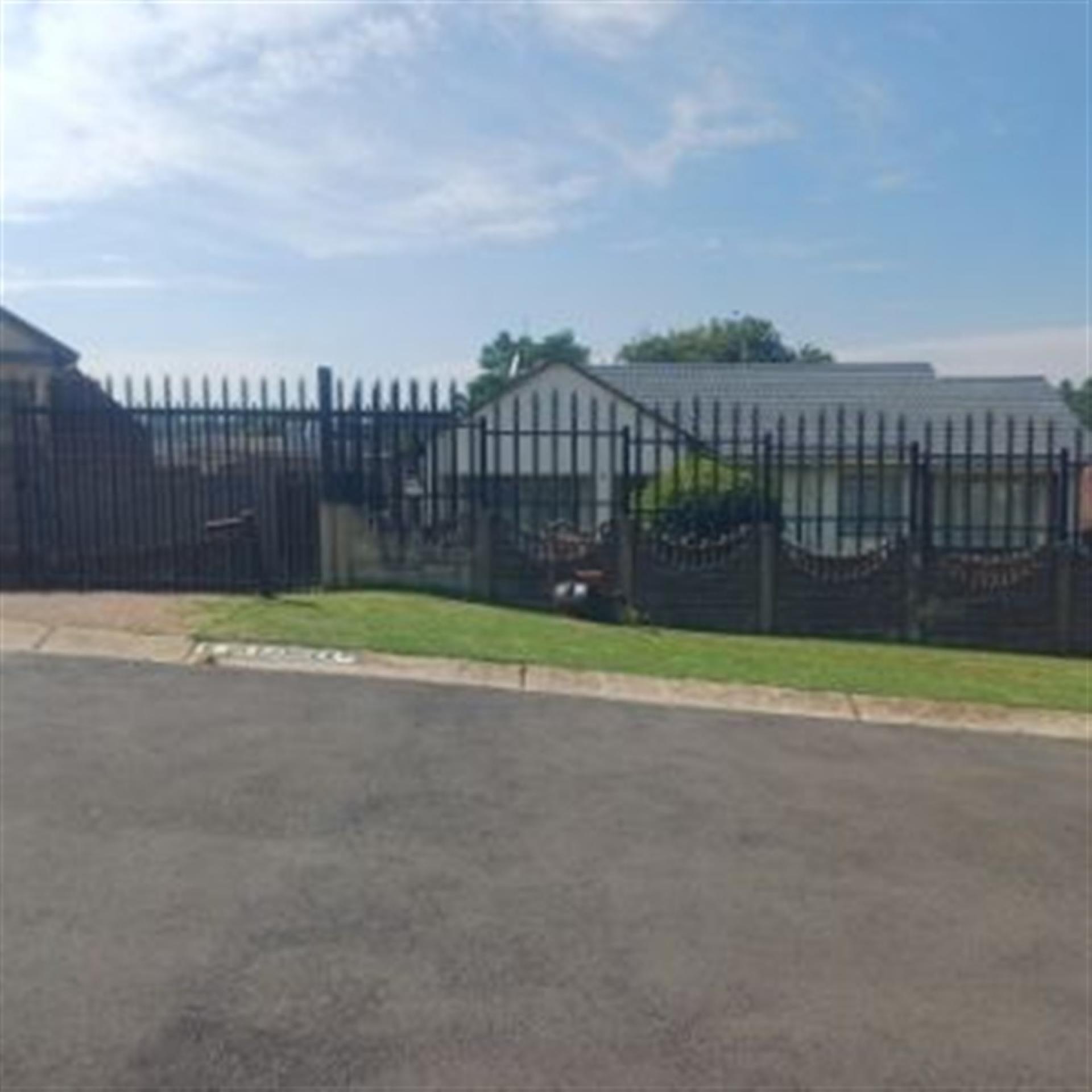 Front View of property in Lindhaven