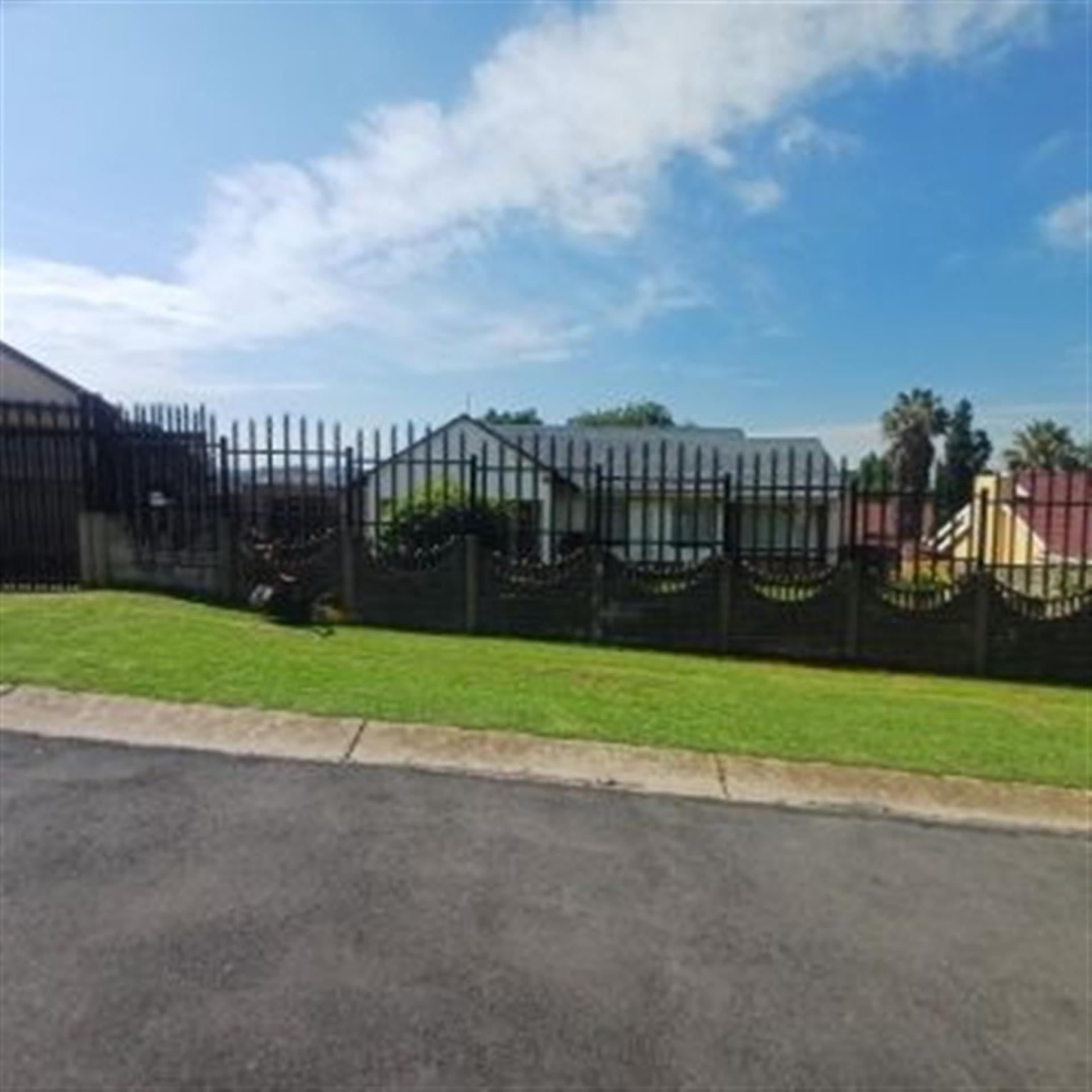 Front View of property in Lindhaven