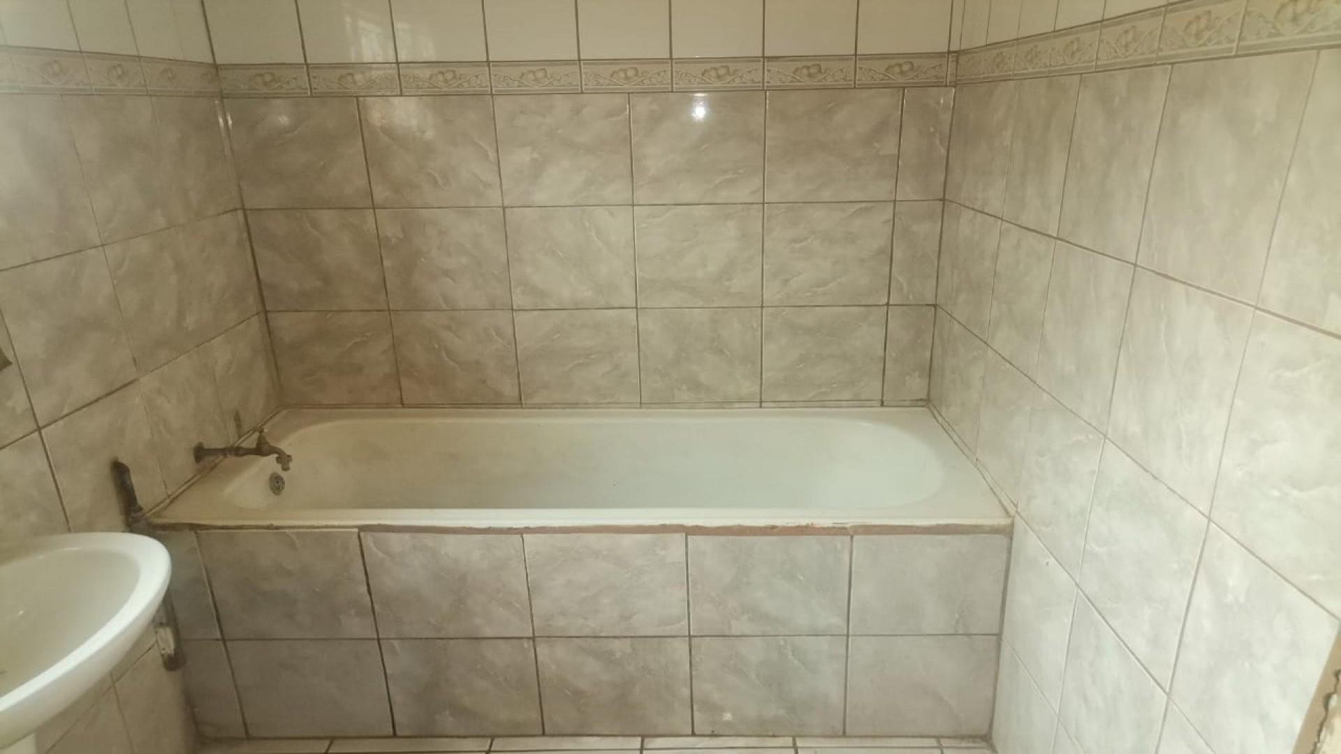 Bathroom 1 of property in Musina