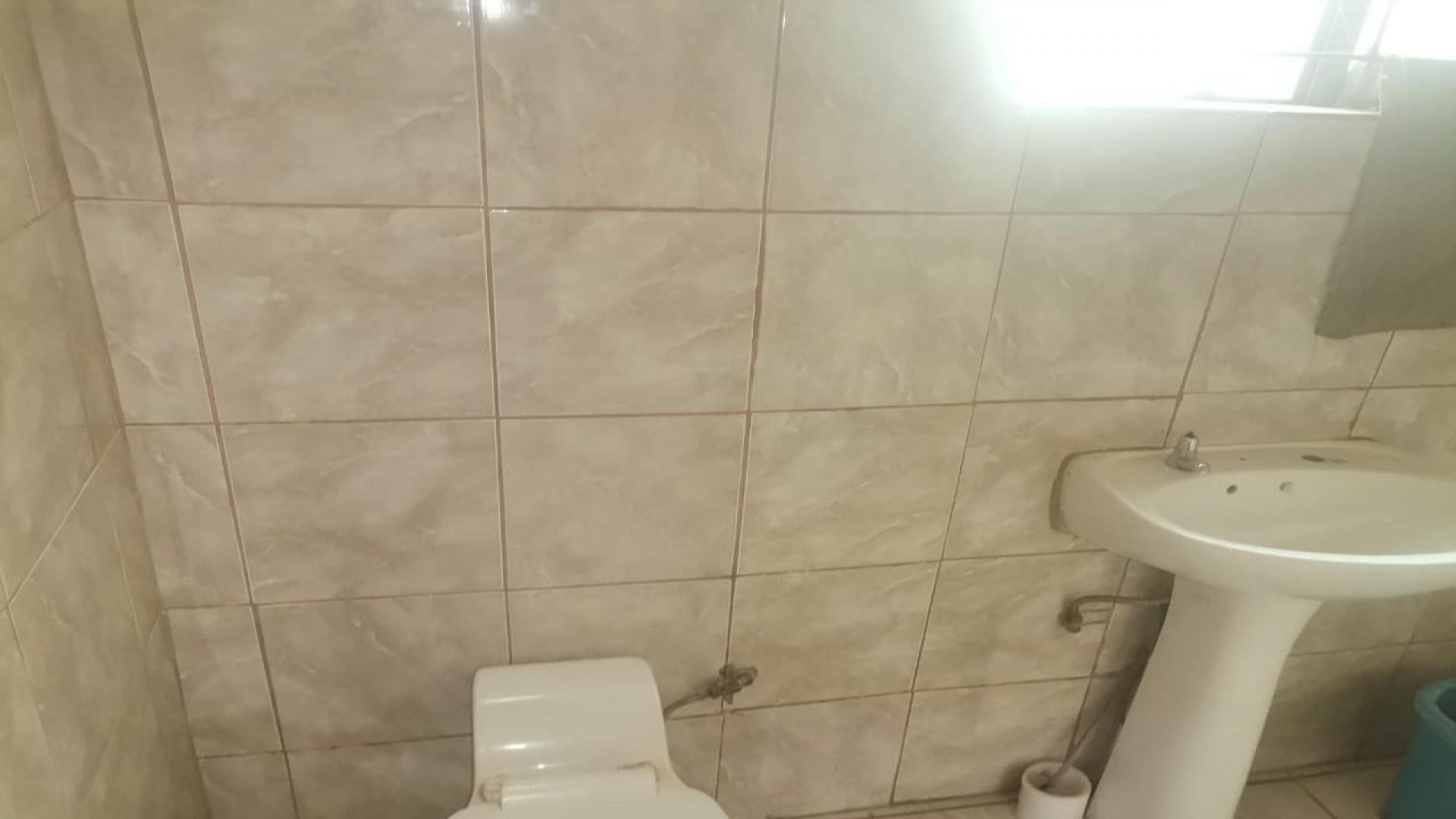 Bathroom 1 of property in Musina