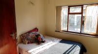 Bed Room 1 - 12 square meters of property in Amanzimtoti 