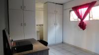 Main Bedroom - 34 square meters of property in Amanzimtoti 