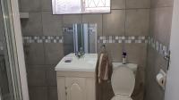 Bathroom 2 - 7 square meters of property in Grahamstown