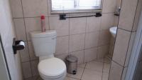 Main Bathroom - 5 square meters of property in Bedworth Park