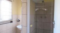 Main Bathroom - 5 square meters of property in Bedworth Park