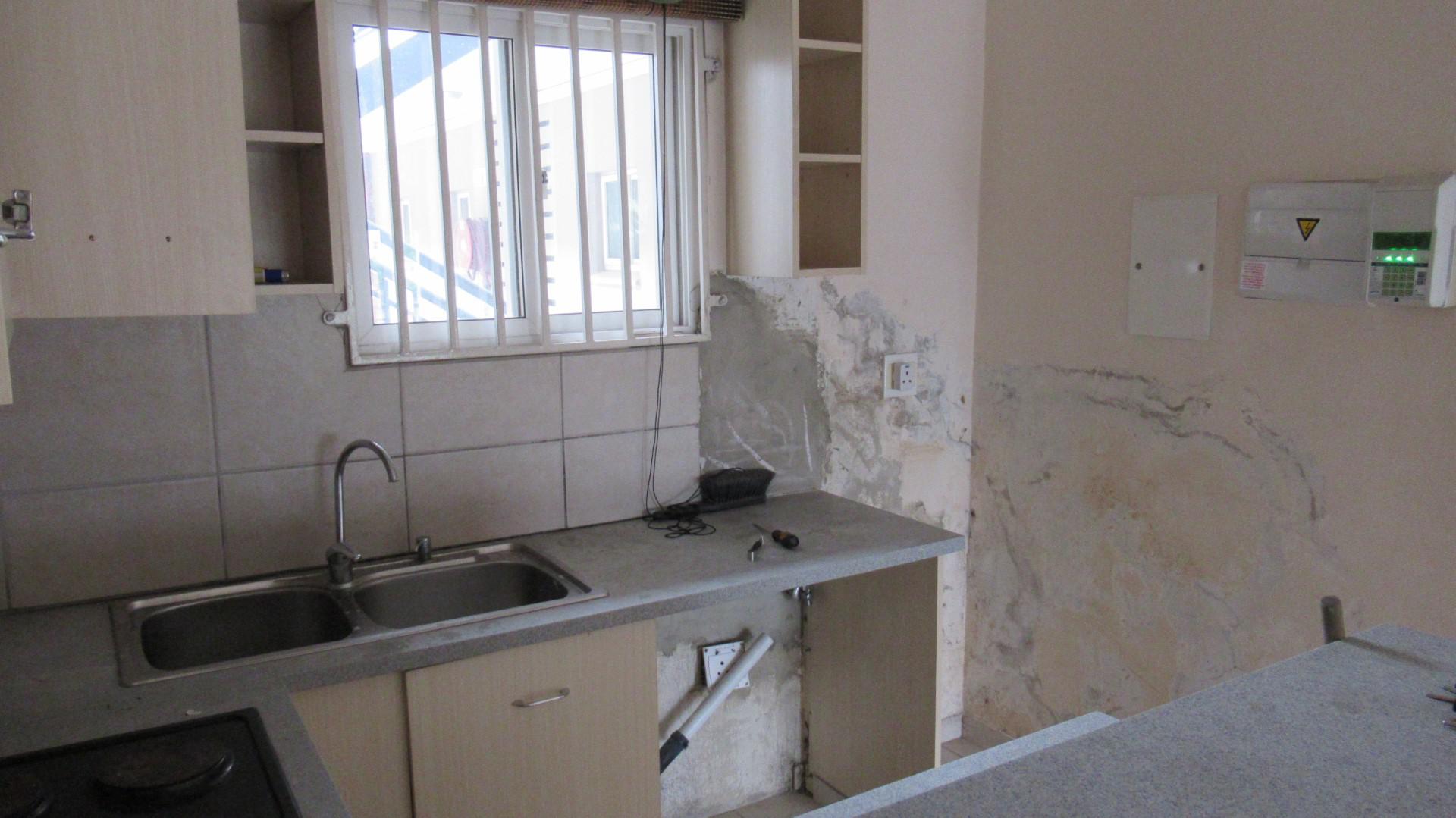 Kitchen - 8 square meters of property in Bruma
