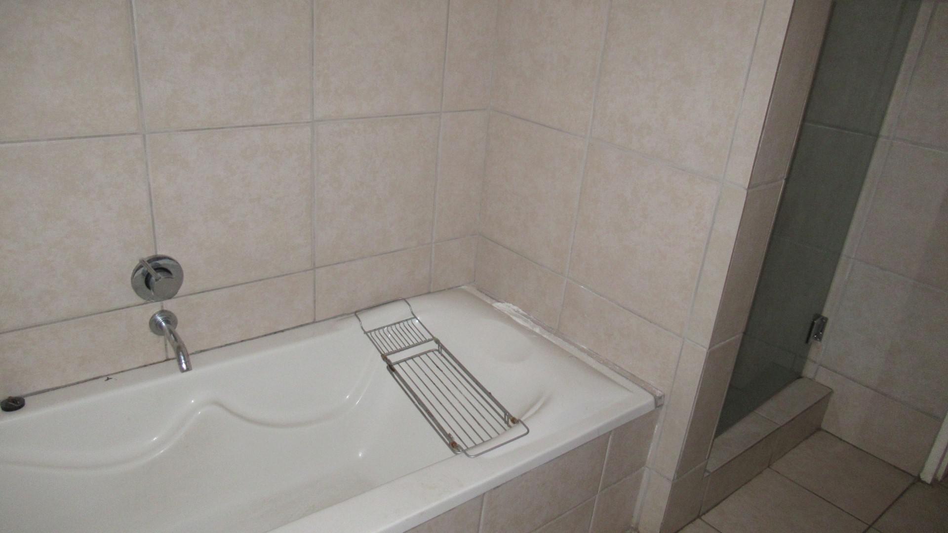 Main Bathroom - 7 square meters of property in Bruma