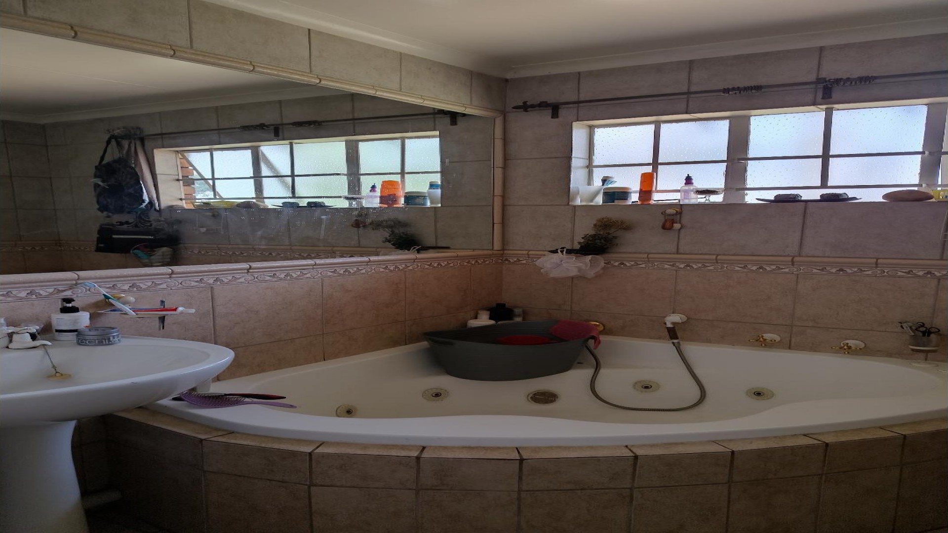 Bathroom 2 of property in North Riding A.H.