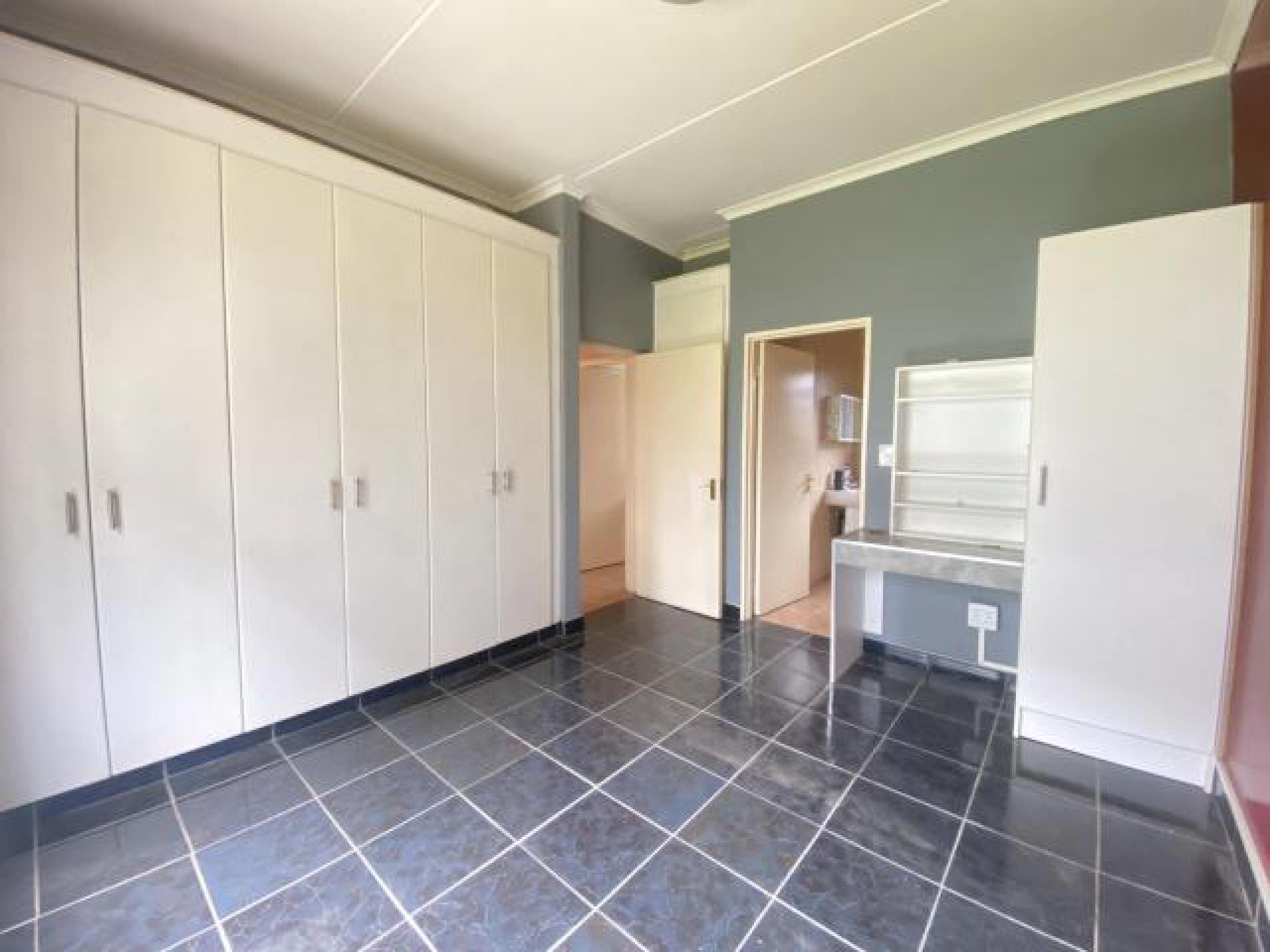 Main Bedroom - 15 square meters of property in Parkhaven