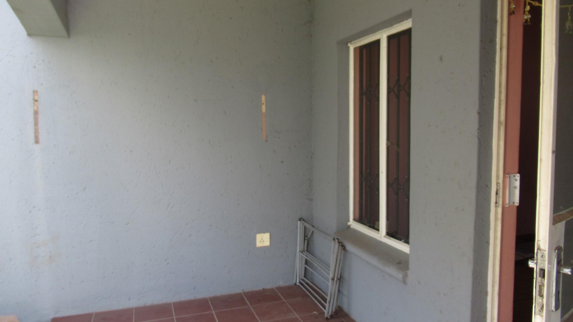 Patio - 10 square meters of property in Parkhaven