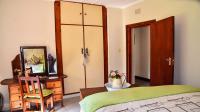 Bed Room 1 - 61 square meters of property in Uvongo