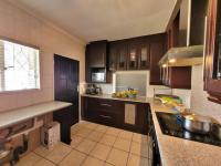 Kitchen - 16 square meters of property in Bonaero Park