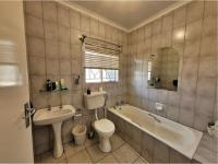 Main Bathroom - 9 square meters of property in Bonaero Park