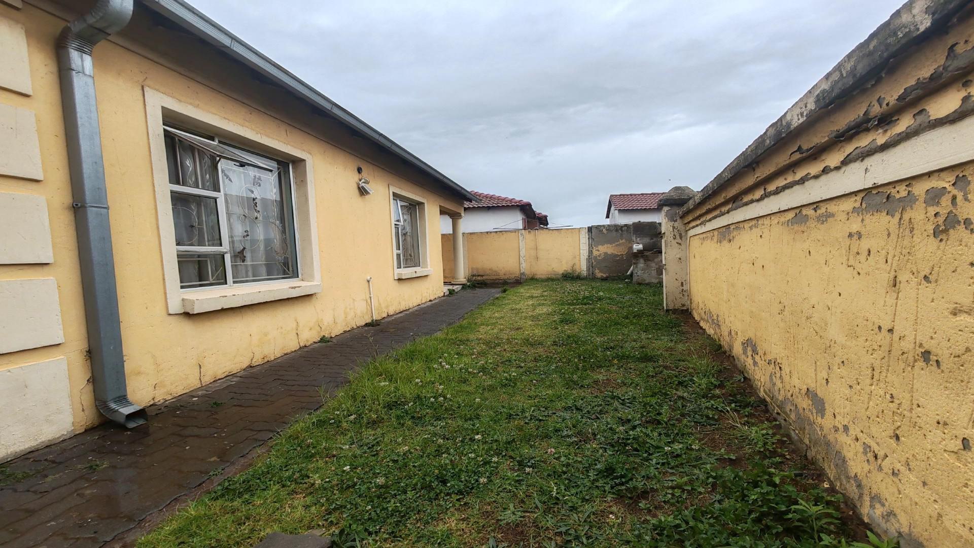 Spaces of property in Sharon Park