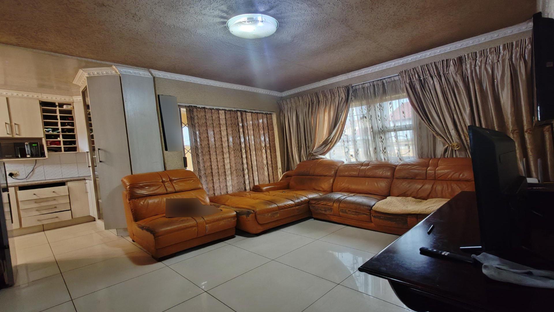 Lounges of property in Sharon Park