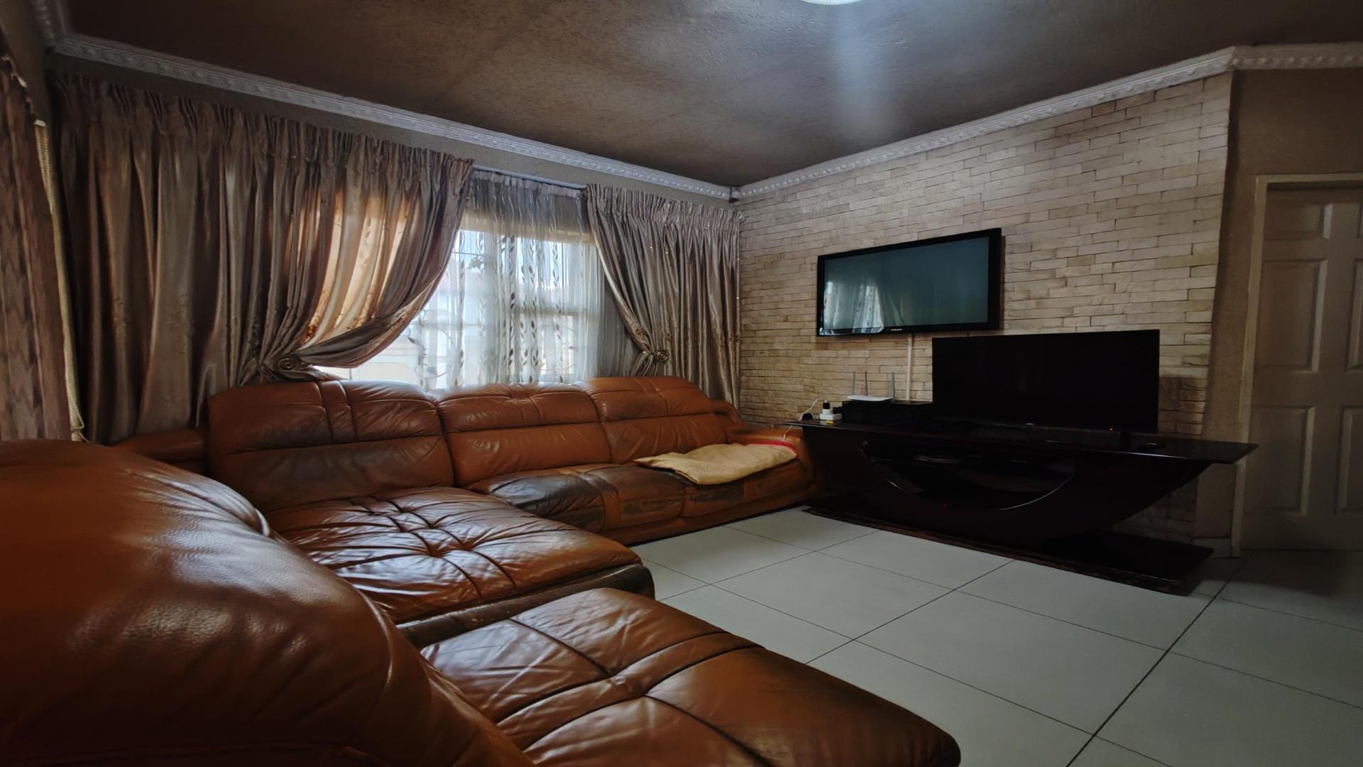 Lounges of property in Sharon Park