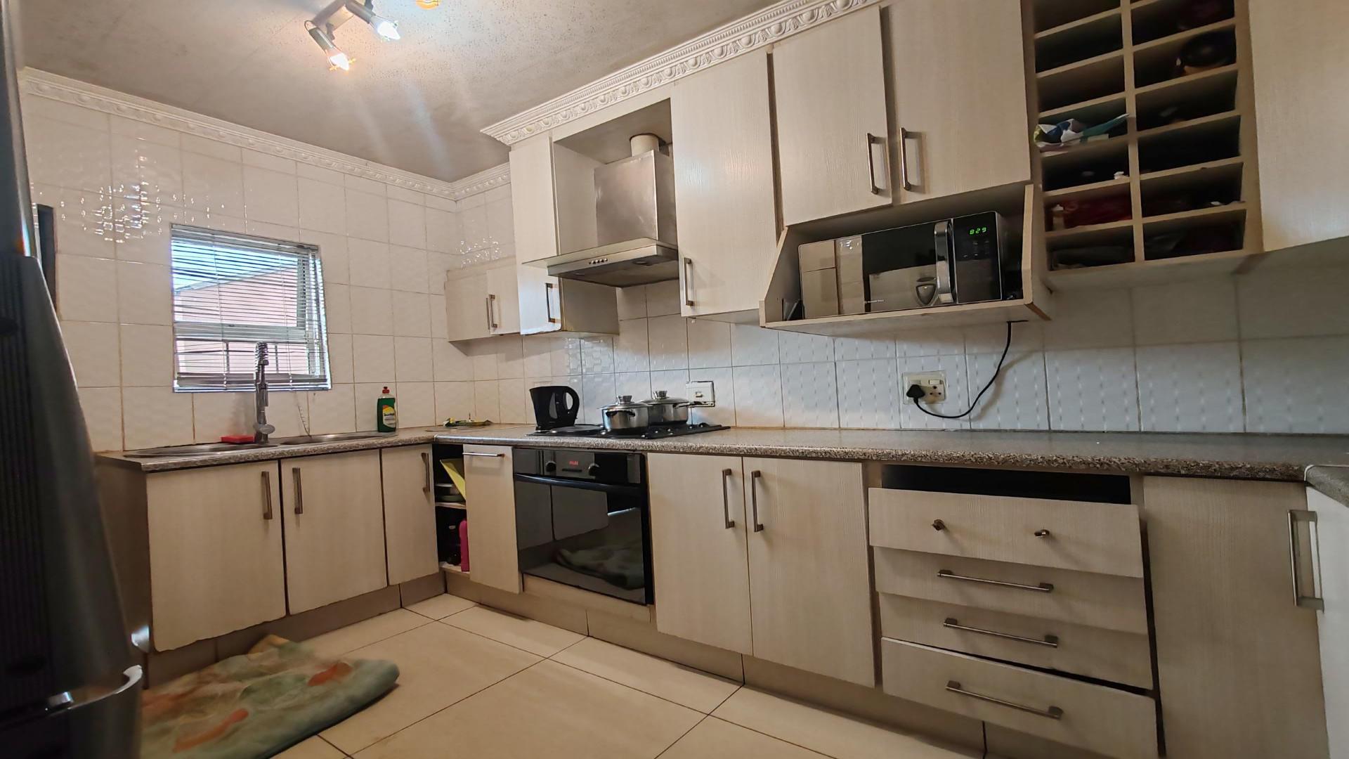 Kitchen of property in Sharon Park