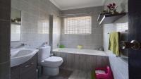 Bathroom 1 - 5 square meters of property in Noordwyk