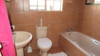 Main Bathroom - 4 square meters of property in Bergsig - Heidelberg