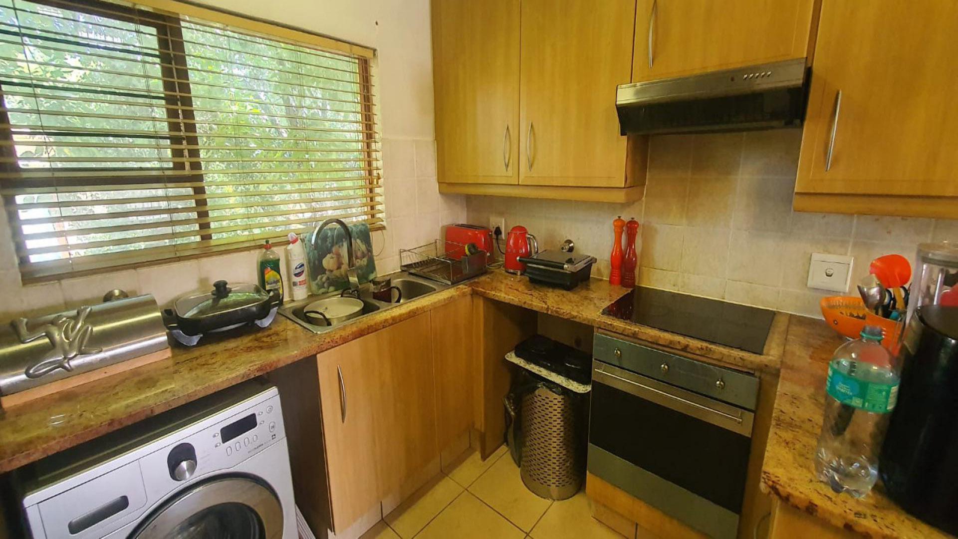 Kitchen of property in Maroeladal