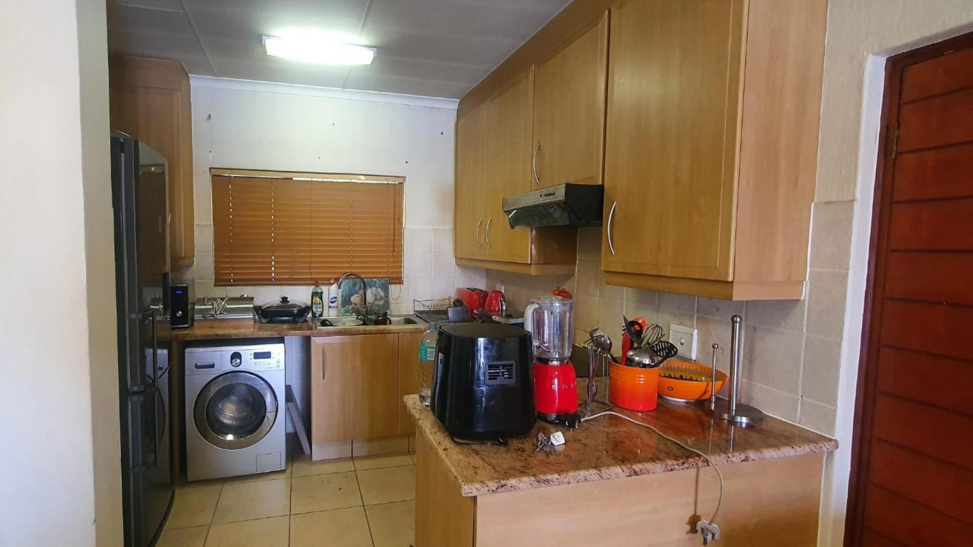 Kitchen of property in Maroeladal