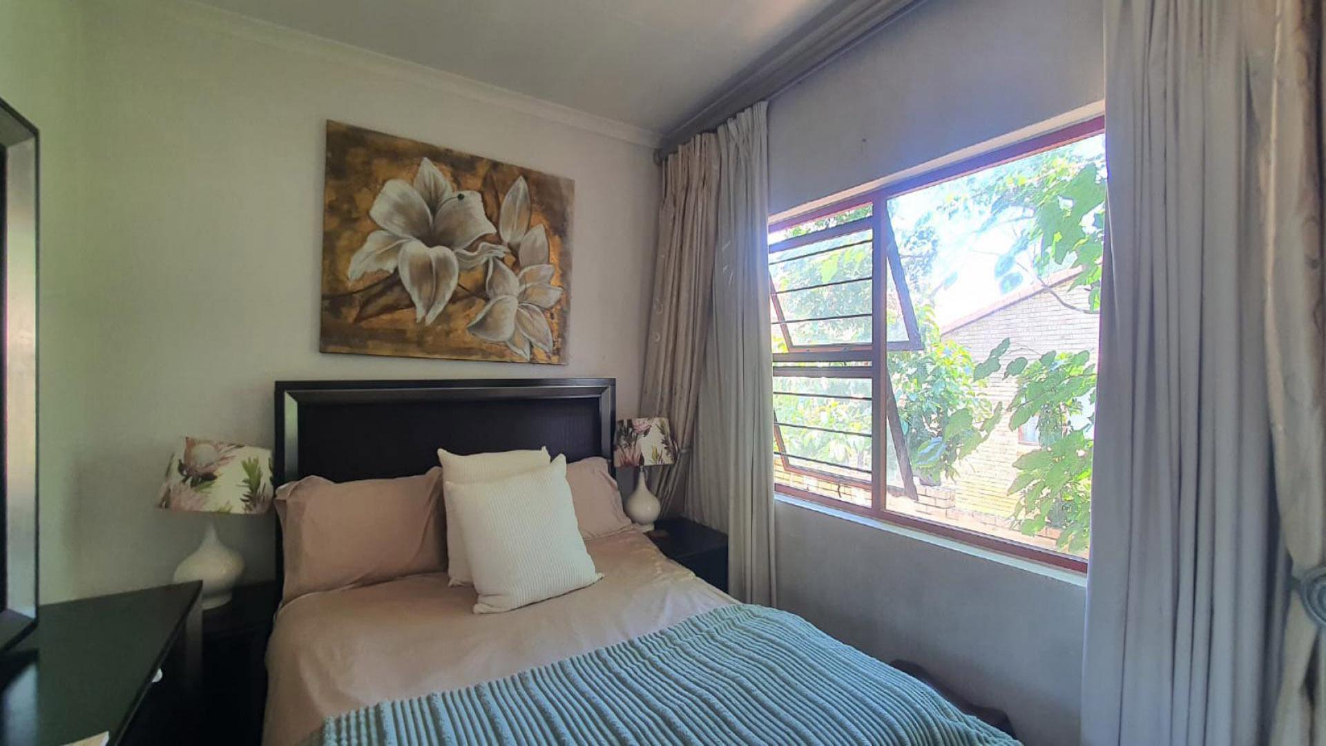 Bed Room 2 of property in Maroeladal