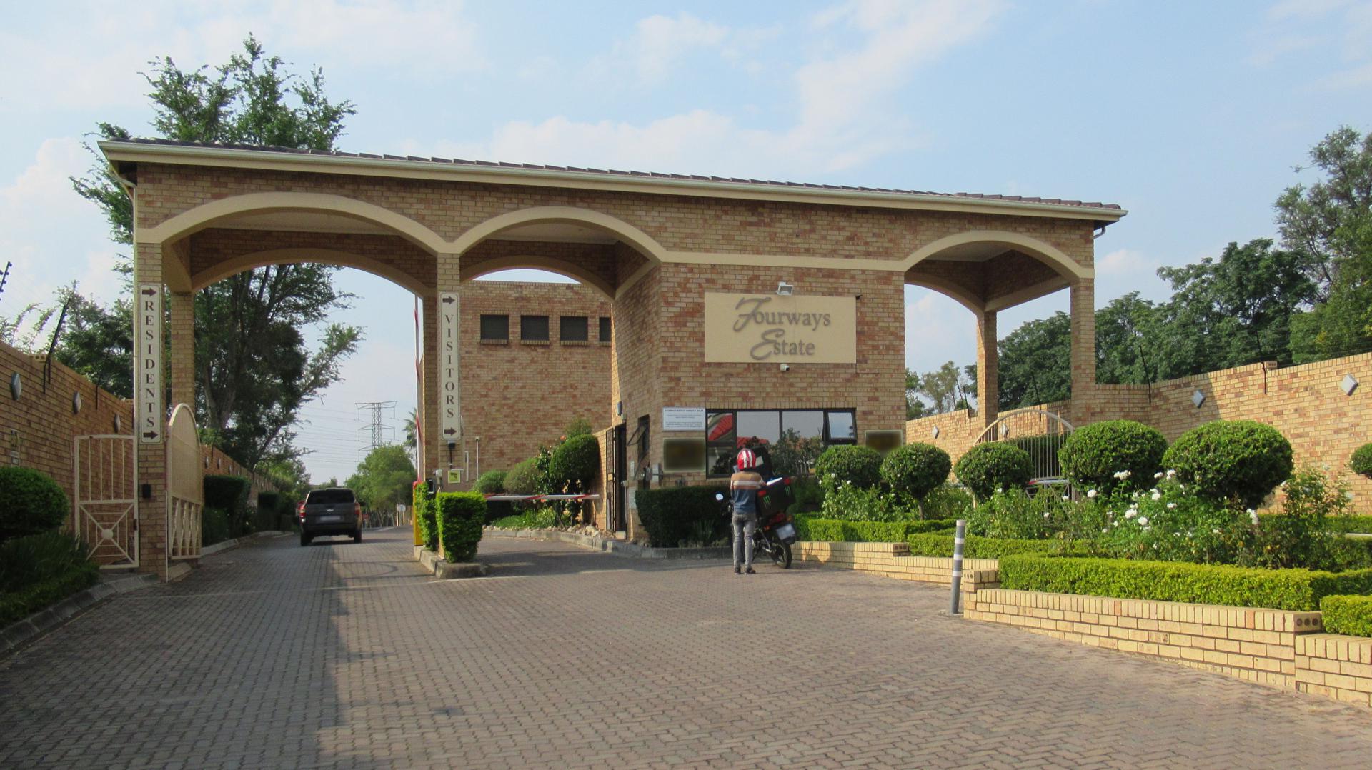 Front View of property in Maroeladal