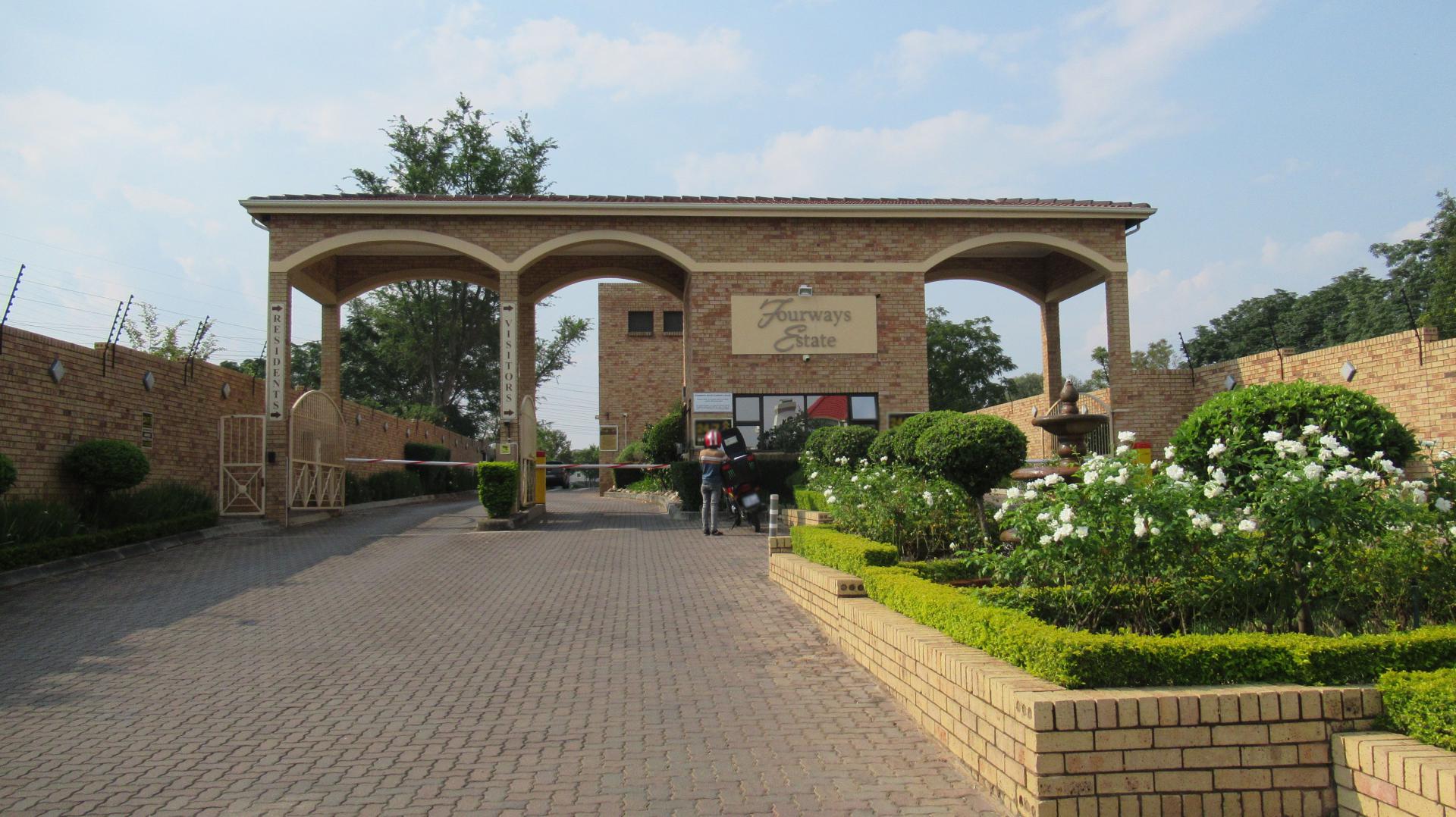 Front View of property in Maroeladal