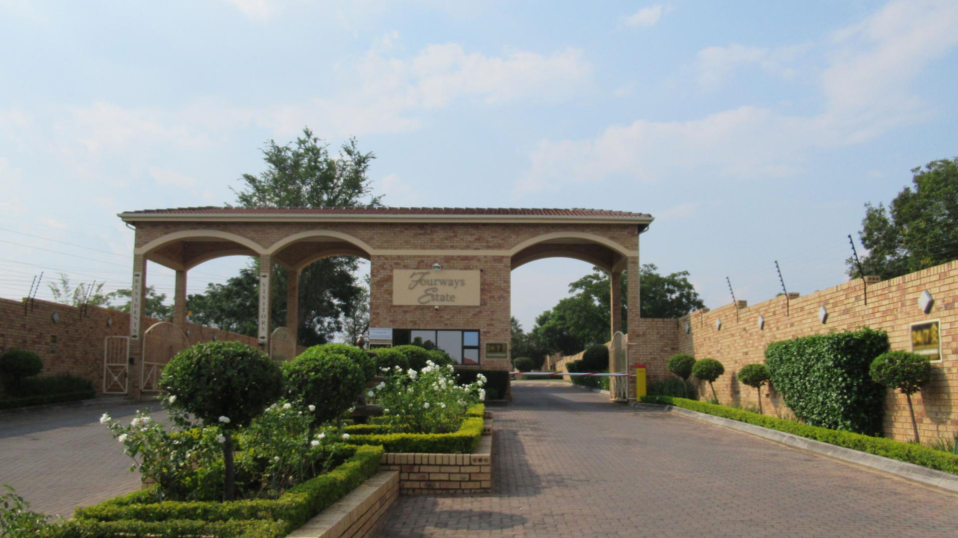 Front View of property in Maroeladal