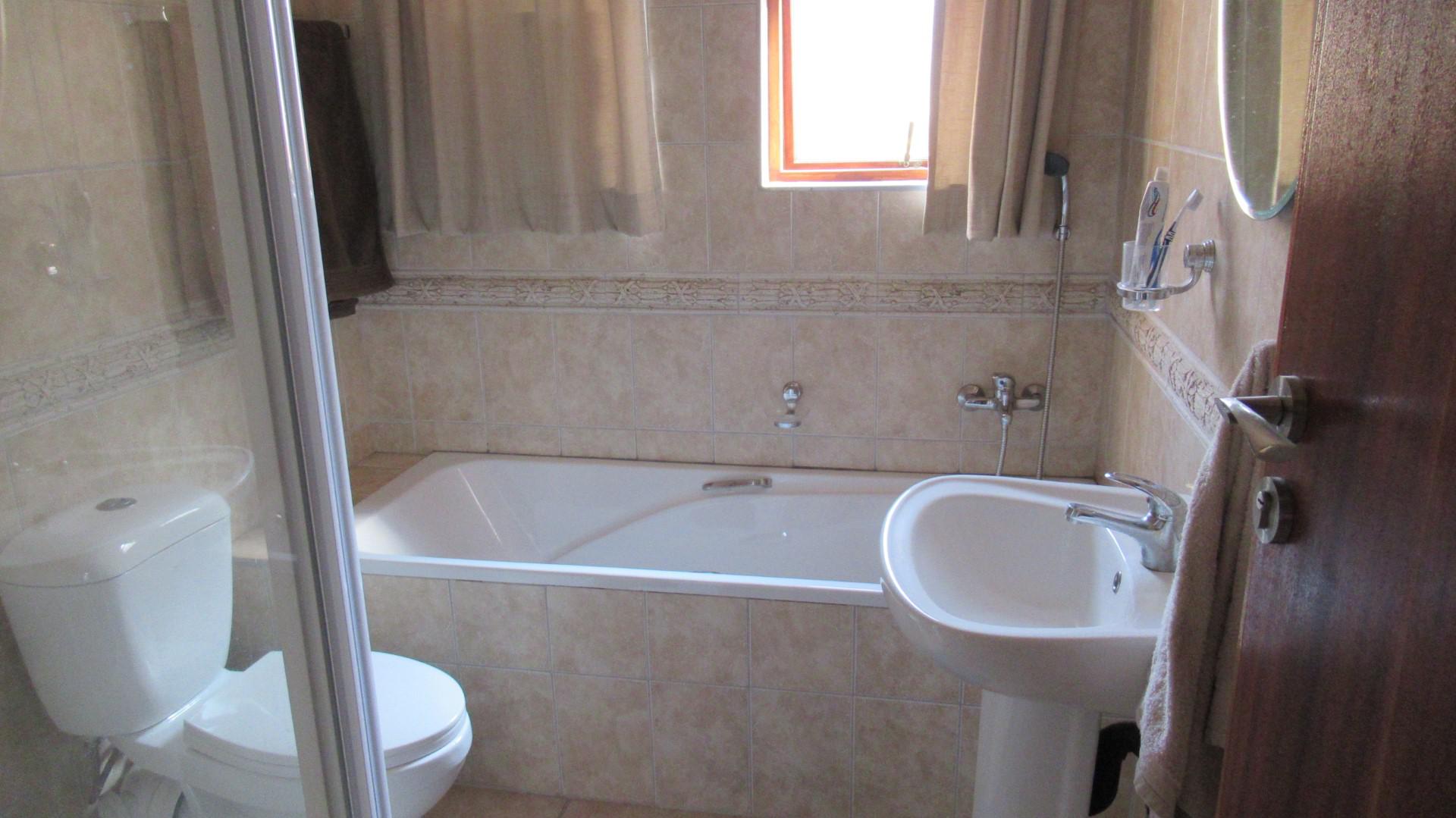 Bathroom 1 - 6 square meters of property in Heidelberg - GP