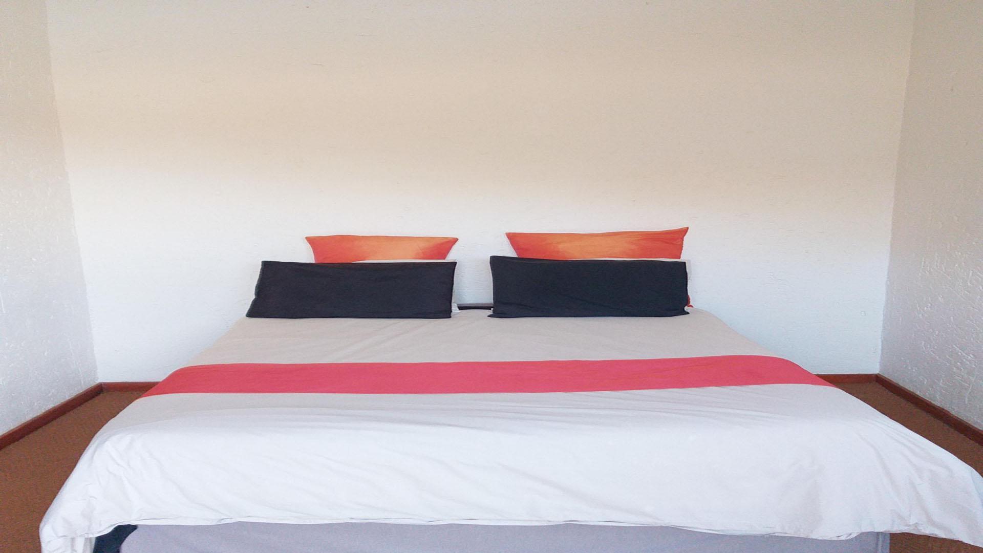 Bed Room 1 - 24 square meters of property in Hartbeespoort