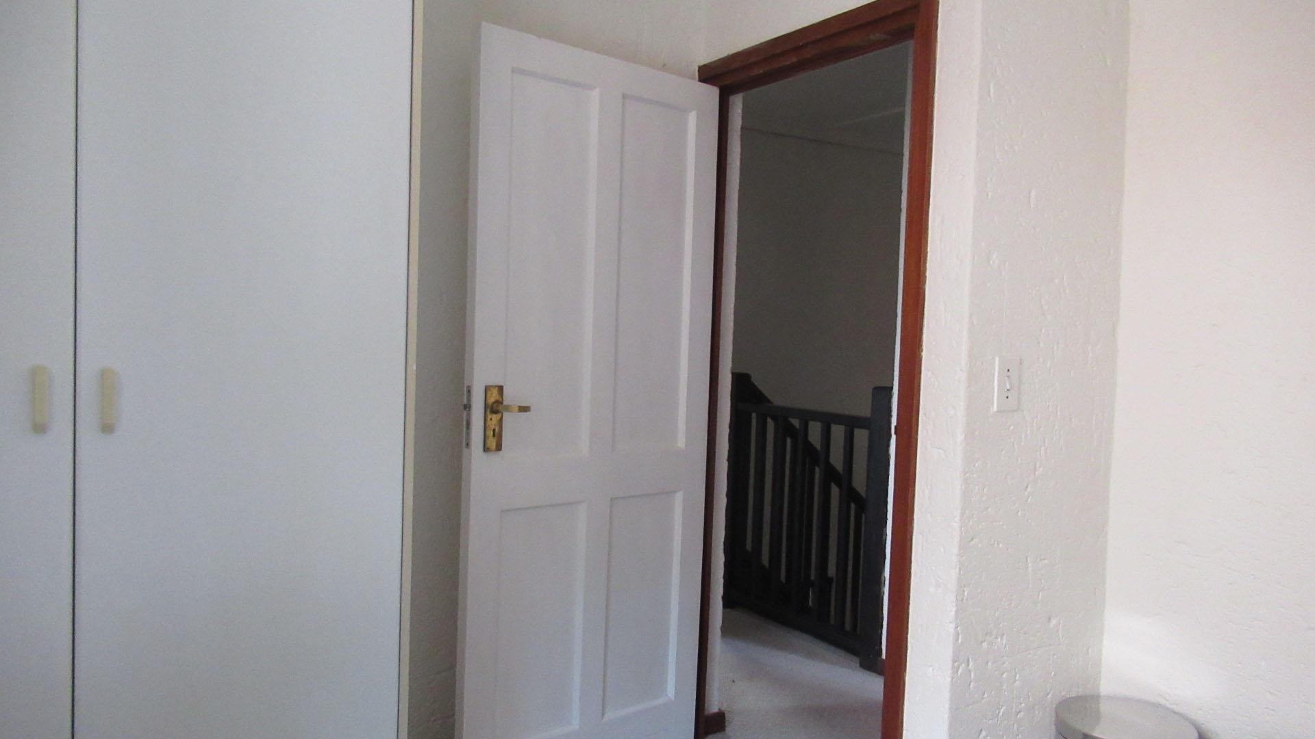 Bed Room 2 - 21 square meters of property in Hartbeespoort