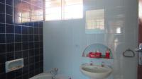 Bathroom 1 - 5 square meters of property in Kew