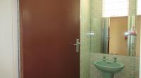 Bathroom 2 - 3 square meters of property in Kew