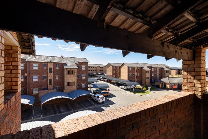 2 Bedroom Apartment for Sale For Sale in Olifantsvlei - MR472076