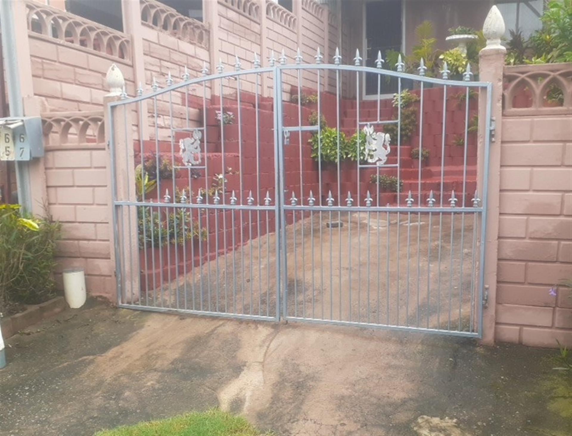 Front View of property in Grove End