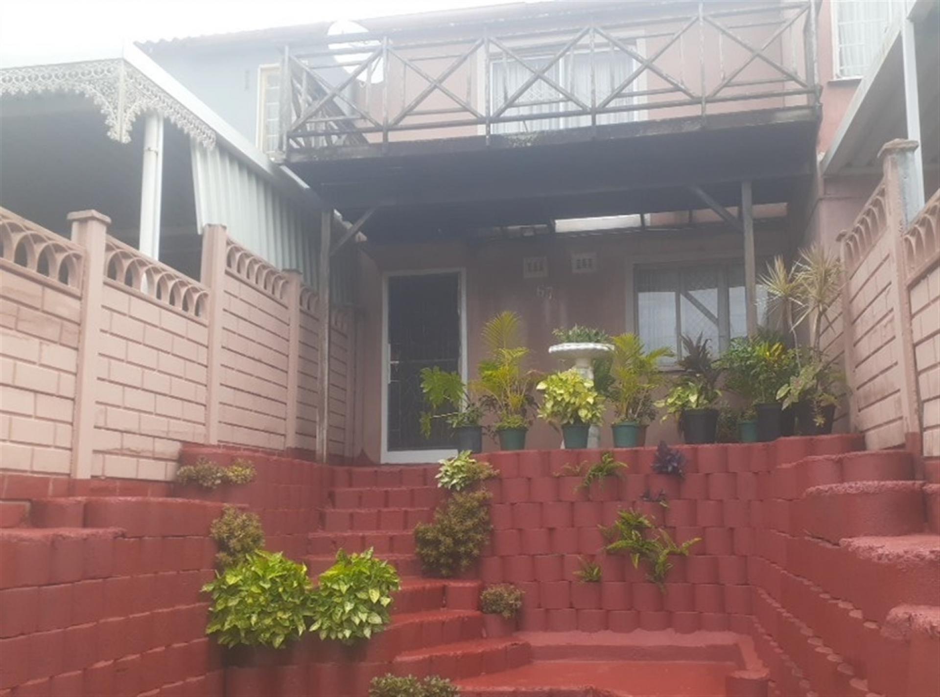 Front View of property in Grove End
