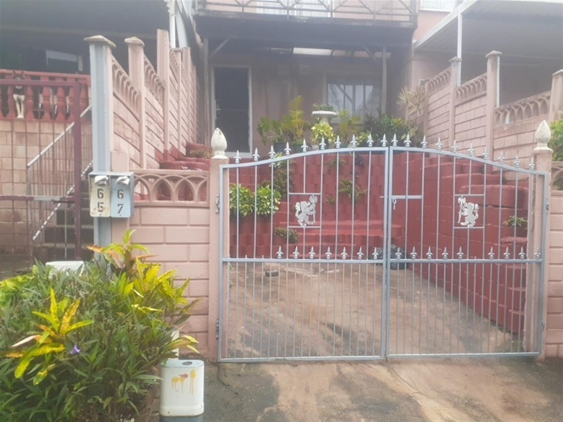 Front View of property in Grove End
